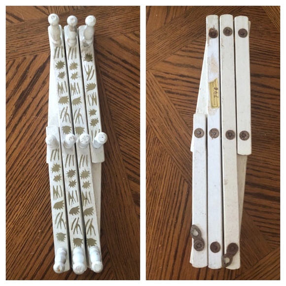 Vintage Expandable Accordion Wood Peg Wall Rack - Picture 2 of 3
